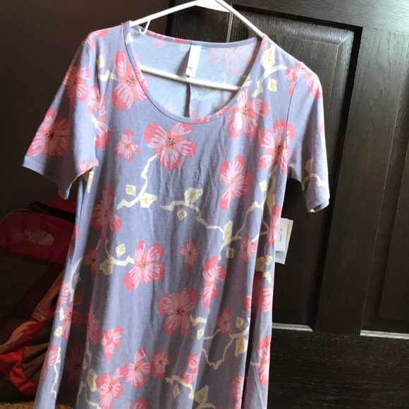 LuLaRoe Xs Perfect T - Picture 1 of 3
